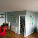 Coastal Kerry Hideaway - Sleeps 6 & Free Parking Apartment