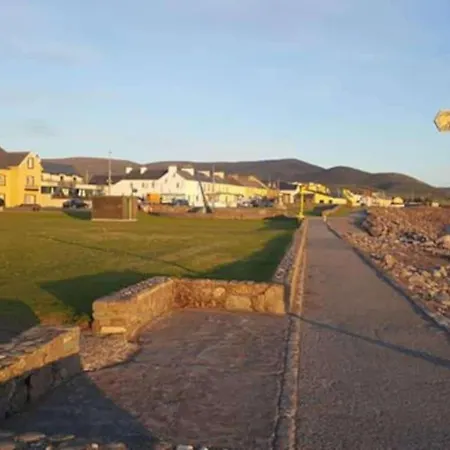 Coastal Kerry Hideaway - Sleeps 6 & Free Parking Apartament