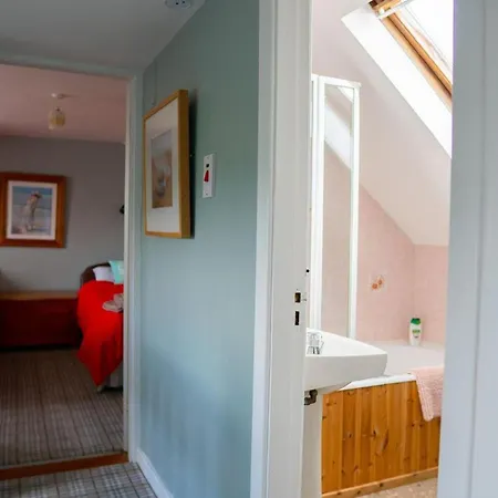 Coastal Kerry Hideaway - Sleeps 6 & Free Parking *